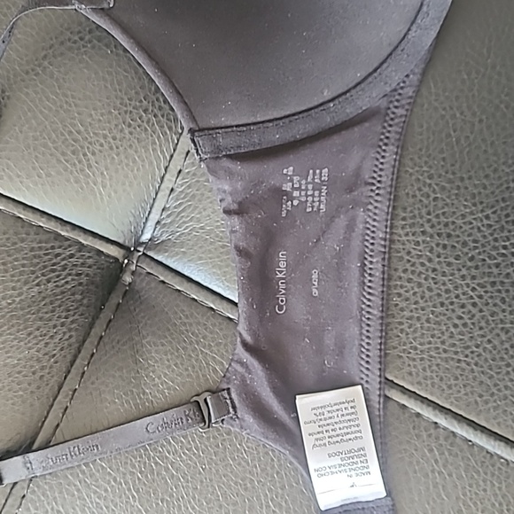 Calvin Klein black under wire push up bra size 32b - Picture 3 of 3